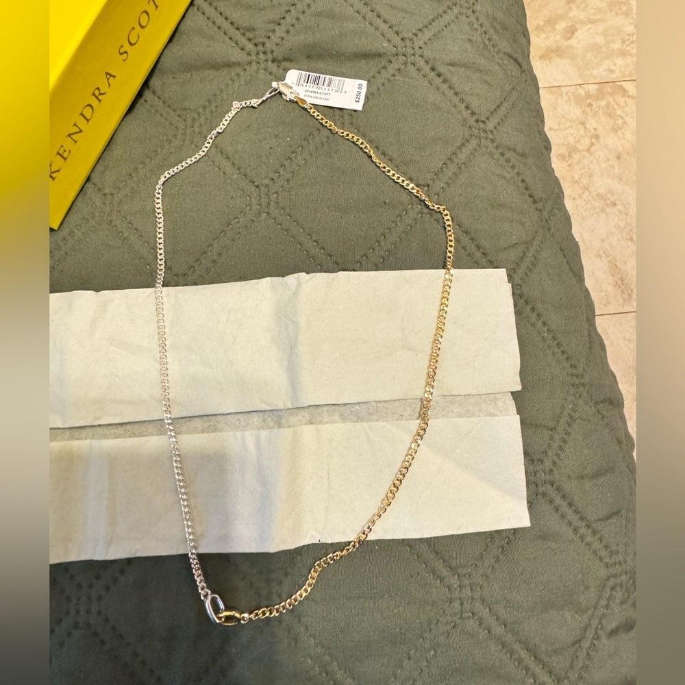 Kendra Scott necklace